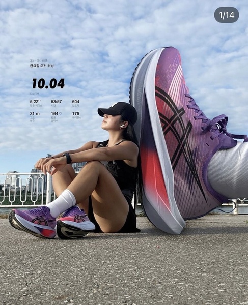running shoes, athletic shoes, sport sneakers, performance shoes, road running shoes, training shoes, social proof, brand awareness, ugc style, outdoor, energetic, bold, purple, blue, neutral